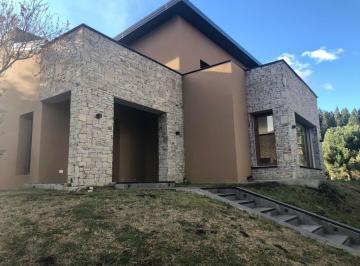 Casa · 260m² · 4 Ambientes · 2 Cocheras · Casa en Venta en Esquel