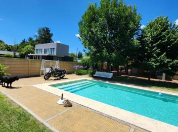 Quinta vacacional · 250m² · 5 Ambientes · 5 Cocheras · Venta Hermosa Quinta de 5 Ambientes, Barrio Parque La Celia, Ezeiza