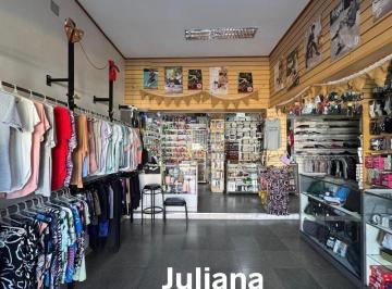 Local comercial · 111m² · Local con Deposito y Galpon