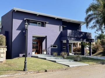 Casa · 380m² · 4 Dormitorios · 2 Cocheras · Casa en Venta
