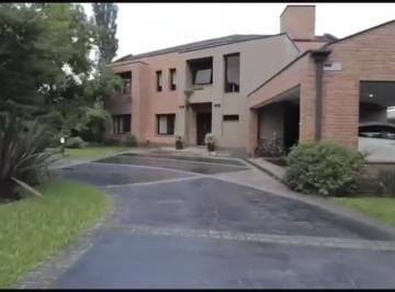 Casa · 360m² · 6 Ambientes · 2 Cocheras · Casa en Venta