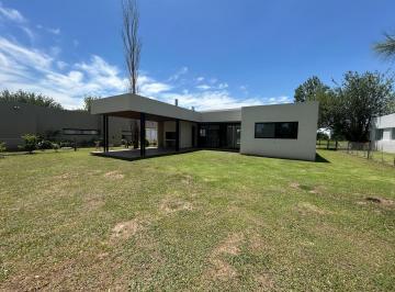 Casa · 188m² · 5 Ambientes · 2 Cocheras · Venta Moderna Casa 3 Dorm. en La Rinconada, Ibarlucea!