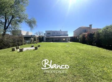 Casa · 147m² · 5 Ambientes · 1 Cochera · Casa en Alquiler en Pilar del Este, Santa Guadalupe, Pilar, G. B. a. Zona Norte