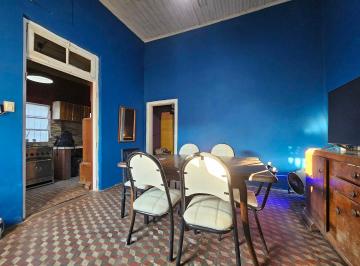 Casa · 52m² · 3 Ambientes · 1 Cochera · Venta Casa de 3 Ambientes con Patio Al Fondo en Bernal