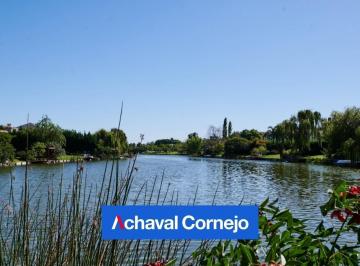 Terreno · 696m² · Lote Al Agua en Venta en El Barrio Silvestre, Entrega Principios 2025.