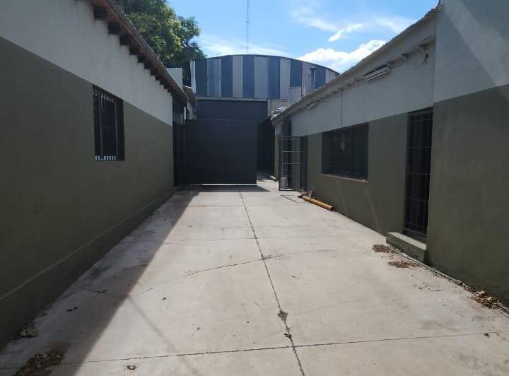 Bodega-Galpón · 585m² · 6 Ambientes