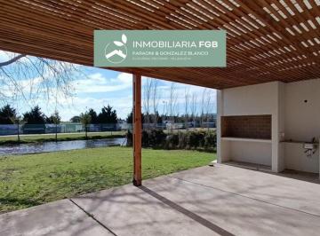 Casa · 204m² · 5 Ambientes · 2 Cocheras · Casa a La Laguna en Venta en Barrio Puerto El Cantón 3 Dorm. 4 Baños Dependencia