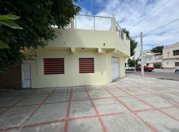 Casa · 126m² · 4 Ambientes · 1 Cochera · En Pleno Centro de La Ciudad en Carlos H Rodríguez y Las Heras