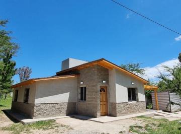 Casa · 66m² · 4 Ambientes · 1 Cochera · Casa en Cosquin