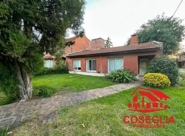 Casa · 127m² · 4 Ambientes · 2 Cocheras · Casa Chalet en Venta en Champagnat, Pilar, G. B. a. Zona Norte