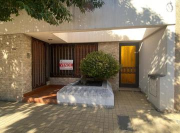 Casa en Venta de 8 ambientes General Paz · Casa con 335 m² y 2 Dorm., Cuarto de Servicio y Galpon en Venta en General Paz