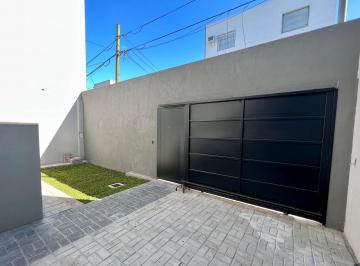 Casa de 4 ambientes, La Paternal · Casa a Estrenar con Garage, Jardin y Terraza. Apto Credito