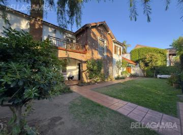 Casa · 383m² · 7 Ambientes · Casa Venta en Vicente López 7 Ambientes Jardín