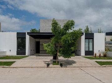 Casa · 117m² · 5 Ambientes · Duyplex 2 Dorm - Patio - Posesion Inmediata - B° Distrito Sur