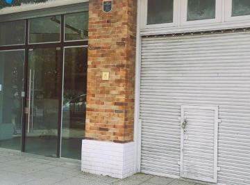 Local comercial , Liniers · Local Comercial de 9,12 X 37