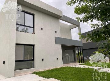 Casa · 171m² · 4 Ambientes · 2 Cocheras · Casa en Venta en Haras Santa Maria, Escobar, G. B. a. Zona Norte