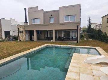 Casa · 311m² · 6 Ambientes · 2 Cocheras · Casa en Venta Haras Santa María