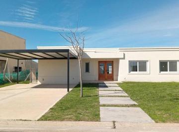 Casa · 185m² · 3 Ambientes · 2 Cocheras · Casa en Venta en Haras Santa Maria, Escobar, G. B. a. Zona Norte