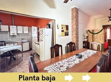 Casa de 9 ambientes, Rosario · Casa + 2 Deptos de 2 Dorm. en Bailen 200