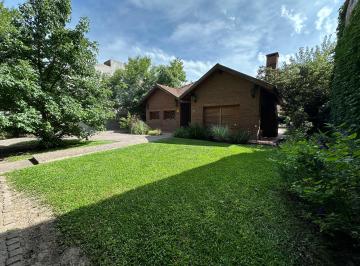 Casa de 6 ambientes, Almirante Brown · Chalet de Categoria Sobre Lote de 1516 m² Jardin Pileta