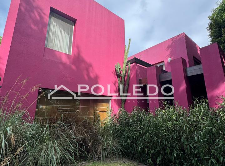 Casa · 230m² · 7 Ambientes · 6 Cocheras