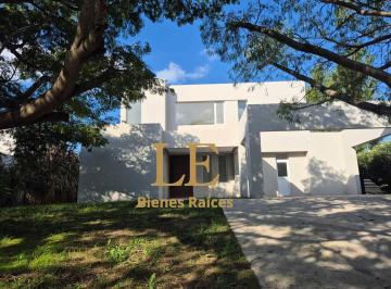 Casa · 250m² · 5 Ambientes · 5 Cocheras · Venta Casa en El Canton a La Laguna