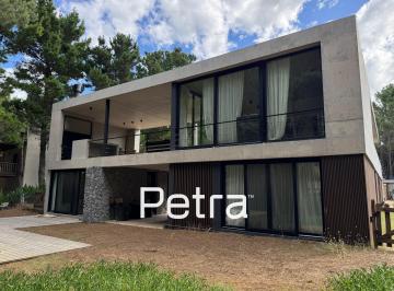 Casa · 290m² · 6 Ambientes · Casa en Venta Barrio Deportiva Costa Esmeralda