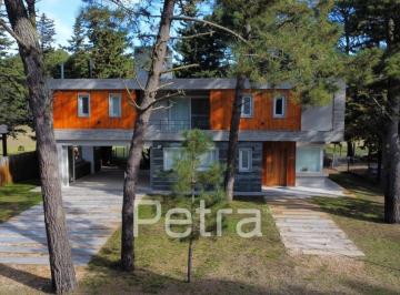 Casa · 155m² · 4 Ambientes · 1 Cochera · Casa en Venta en Isla del Golf Pinamar