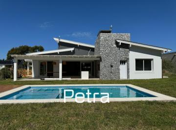 Casa · 186m² · 5 Ambientes · Casa en Venta en Costa Esmeralda. Gas Natural y 4 Dorm. en Suite