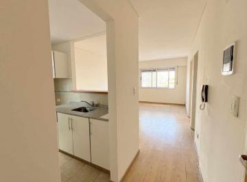 Imagen 1 - Semipiso luminoso de 1 dormitorio con amplia cocina y estar en San Juan y Ricchieri. Entrega inmedia - · Semipiso Luminoso de 1 Dormitorio con Amplia Cocina y Estar en San Juan y Ricchieri. Entrega Inmedia