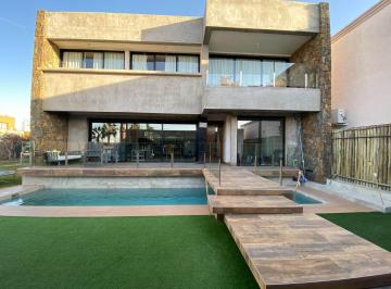 Casa · 300m² · 5 Ambientes · 2 Cocheras · Venta Casa Barrio Privado Maipu Mendoza