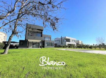 Casa · 198m² · 4 Ambientes · 2 Cocheras · Casa en Venta en Haras Santa Maria, Barrio El Molino, Escobar, G. B. a. Zona Norte