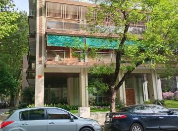 Departamento de 4 ambientes, Belgrano · Piso de 4 Ambientes con Dependencia y Cochera