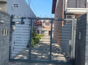 Departamento de 3 ambientes, Lomas de Zamora · Excelente Dúplex en Penna 1865 Banfield Oeste (A Partir del 1 de Noviembre)