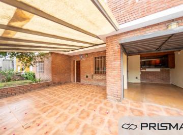 Casa · 211m² · 10 Ambientes · 3 Cocheras · Casa - 3 Dorm - B. Maipu - Apto Credito