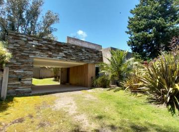 Casa de 4 ambientes, Mar del Plata · Moderno Chalet en Venta en Sierra de Los Padres. Gas Natural