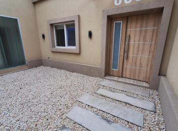 Casa · 185m² · Venta Casa 4 Ambientes, Barrio Santa Rita Canning