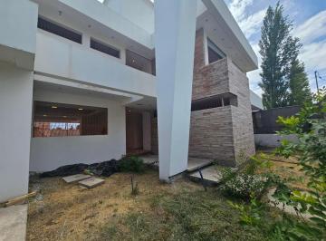 Casa · 478m² · 9 Ambientes · 2 Cocheras · Venta de Casa 4 Dorm. – Cipolletti – Rio Negro
