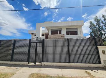 Casa · 478m² · 9 Ambientes · 2 Cocheras · Venta de Casa 4 Dorm. – Cipolletti – Rio Negro