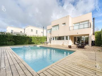 Casa · 330m² · 5 Ambientes · 3 Cocheras · Casa en Rumenco
