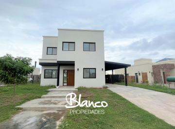 Casa · 127m² · 4 Ambientes · 2 Cocheras · Casa en Venta en Pilar del Este, Barrio San Ramiro, Pilar, G. B. a. Zona Norte