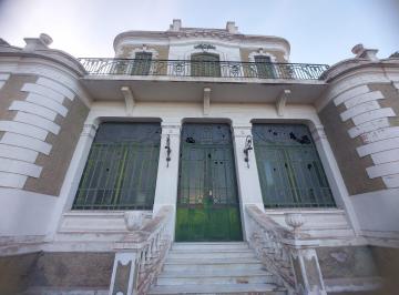 Casa · 900m² · 8 Ambientes · Imponente Casona
