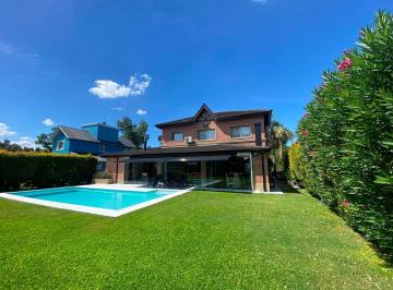 Casa · 268m² · 4 Ambientes · 5 Cocheras · Casa en Venta: Altos del Sol: 5 Ambientes