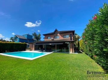 Casa · 268m² · 4 Ambientes · 5 Cocheras · Casa en Venta: Altos del Sol: 5 Ambientes
