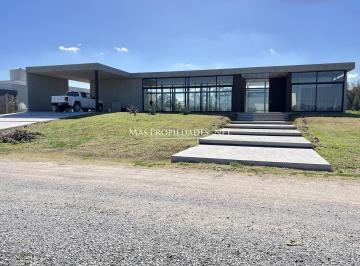 Casa · 264m² · 5 Ambientes · 4 Cocheras · Casa en Venta en Villa Maria Golf Canning
