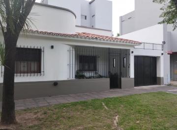 Casa de 3 ambientes, Quilmes · Casa Tres Ambientes, con Garage Pasante Para Dos Autos. Excelente Estado.