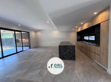 Casa · 146m² · 8 Ambientes · 1 Cochera · Casa en Venta en Villa Warcalde