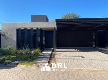 Casa · 146m² · 8 Ambientes · 1 Cochera · Casa en Venta en Villa Warcalde