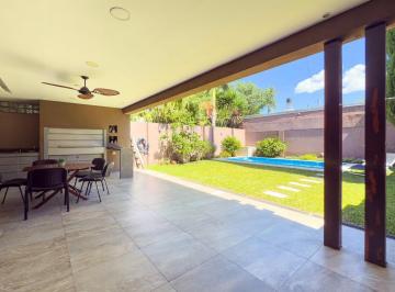 Casa · 178m² · 7 Ambientes · 2 Cocheras · Venta - Casa de 4 Dorm. con Pileta. Alberdi, Rosario.