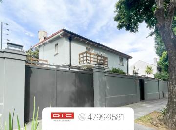 Casa · 400m² · 11 Ambientes · 1 Cochera · Chalet 8 Dorm. Venta - La Lucila - Vias/libert.